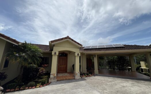 Finca con vistas a la montaña y enorme terraza. Casa de huéspedes. – MLS 23453