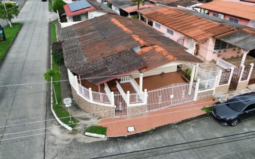 Casa de 3 habitaciones con patio – MLS 23758