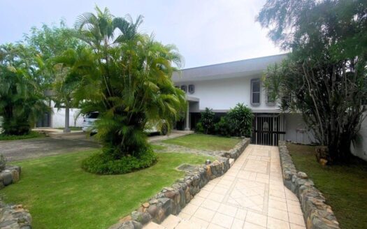 En Alquiler o Venta En Calle Sin Salida – Altos del Golf – MLS 23478