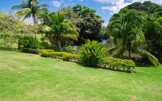 Casa adosada con vista exclusiva al lago – MLS 23476