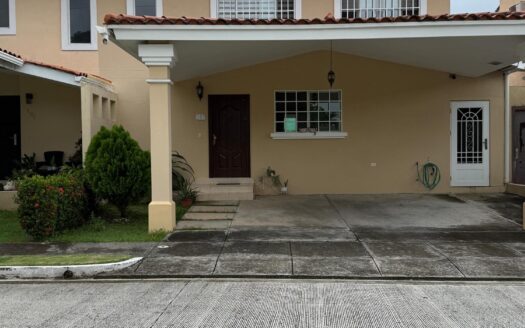 Brisas del Golf, Residencia Villa Tivoli en venta. – MLS 23623