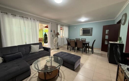 Brisas del Golf, Residencia Villa Tivoli en venta. – MLS 23623