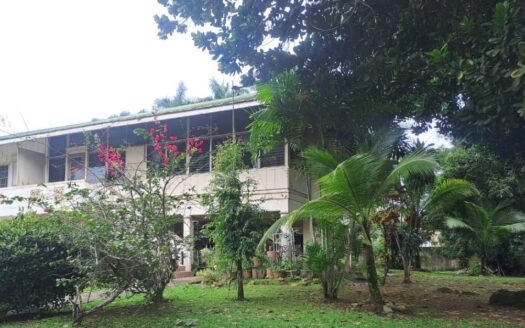 SE VENDE Casa en Urbanización Balboa con patio delantero y trasero. – MLS 23614