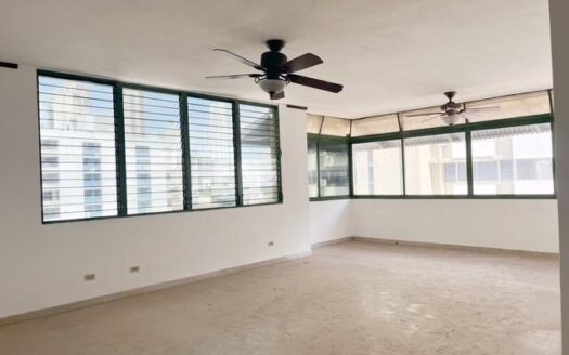 Oportunidad única en Marbella! Amplio apartamento de 3 recámaras – MLS 23575