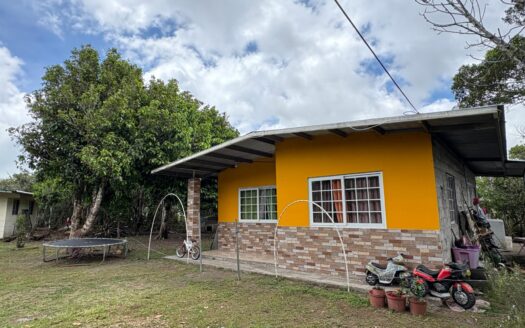 Casa de 2 dormitorios con vistas a la montaña – MLS 23697