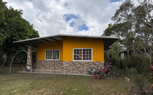 Casa de 2 dormitorios con vistas a la montaña – MLS 23697