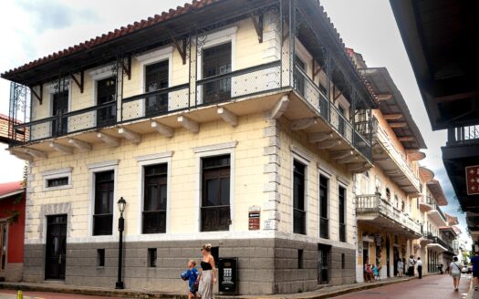 Canal House: Patrimonial Casco Antiguo – MLS 23736