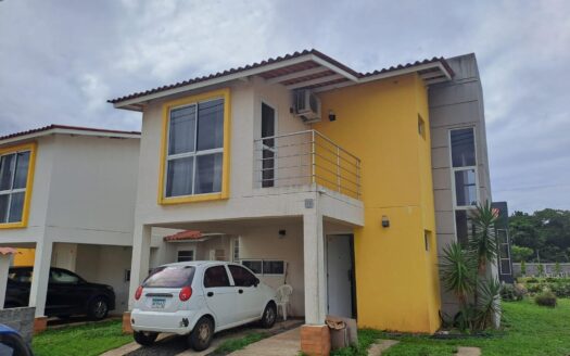 PH Santillana Arraiján – Esquina – Amueblada- – MLS 23500