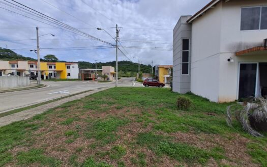 PH Santillana Arraiján – Esquina – Amueblada- – MLS 23500