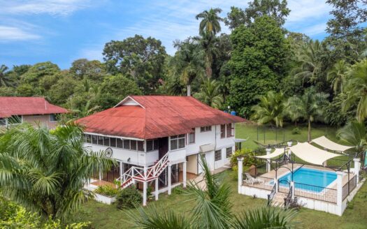 Casa Ejecutiva de 4 dormitorios en Puerto Armuelles – MLS 23772