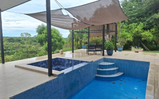 Casa con piscina y 1,8 hectáreas de terreno – MLS 23519