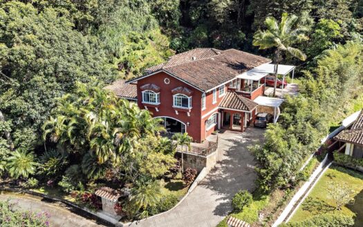 Elegante Casa Estilo Colonial en Valle Escondido Boquete – MLS 23805