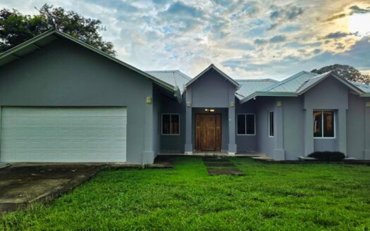 Se alquila residencia en Las Lajas – ¡A solo minutos de la playa! – MLS 23592