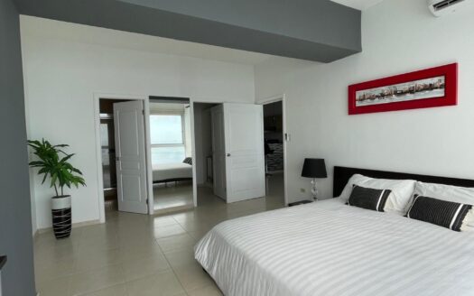 APARTAMENTO CON VISTA AL MAR EN AVENIDA BALBOA – MLS 23689