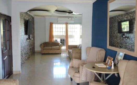 Se Vende amplia casa – MLS 23677