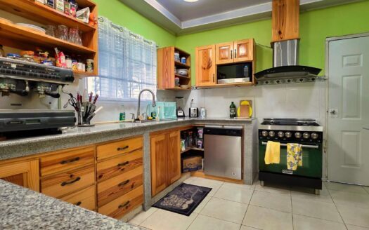 Central Volcán Home with Private Guest Apartment – MLS 23984