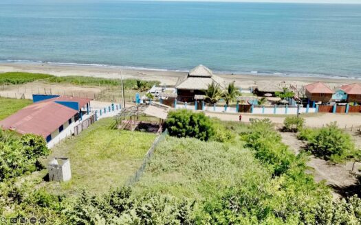 SE VENDE Terreno de Playa El Uverito – MLS 23611