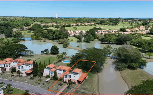 Casa adosada de 4 habitaciones en Decameron – MLS 23471