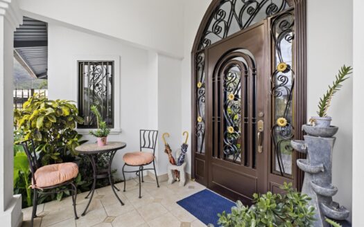 Casa completamente amueblada frente al río en el centro de Boquete – MLS 23966