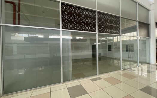 Alquiler o Venta en Local en Los Pueblos – PH Crystal Plaza – MLS 23809