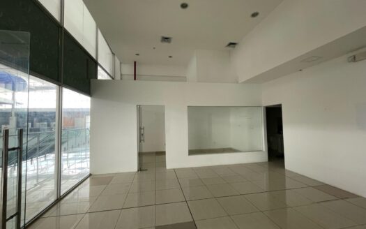 Alquiler o Venta en Local en Los Pueblos – PH Crystal Plaza – MLS 23809