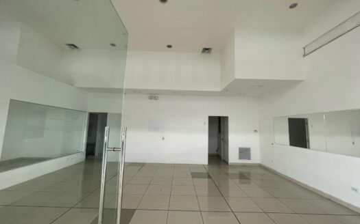 Alquiler o Venta en Local en Los Pueblos – PH Crystal Plaza – MLS 23809