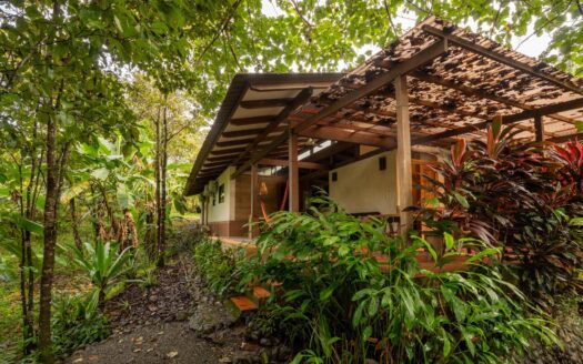 Casa Ecológica Diseñada por Arquitectos en Venta en Torio – MLS 23810