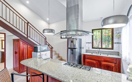 Casa con Apartamento de Invitados en el Centro de Boquete – MLS 22602