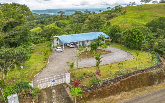 Casa con Vista al Mar y 2 Dormitorios – MLS 24001