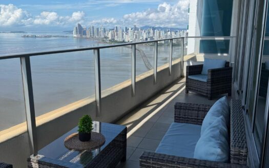 Alquilo Apartamento Amoblado en primera línea de Mar – MLS 23999