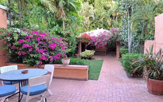 ¡Casa duplex en un paraiso familiar frente al mar! – MLS 19463