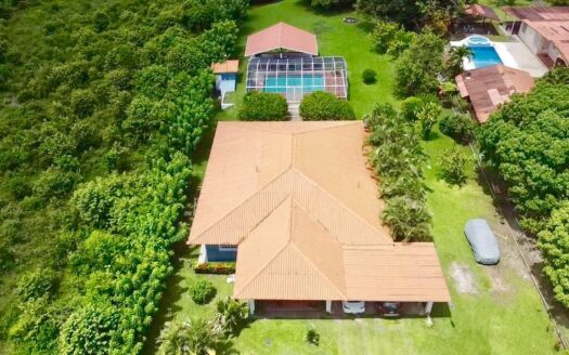 CASA CAMPESTRE DE 4 HABITACIONES CON PISCINA – MLS 24208