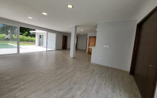 Casa 350,000 Por estrenar en Coronado, Diseñadas y construidas a su gusto – MLS 24111