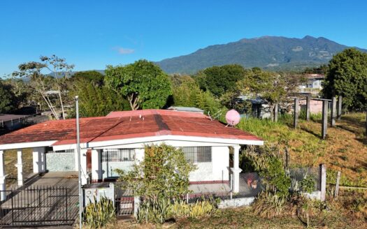 Vendedor Motivado | Propiedad para Remodelar | Precio Abierto a Ofertas – MLS 24288