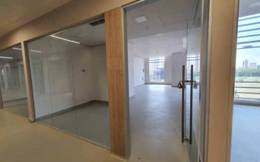 Oficina en Town Center para venta – MLS 24304